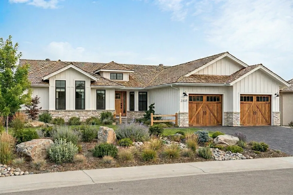 ExteriorPhoto for House Plan #200285