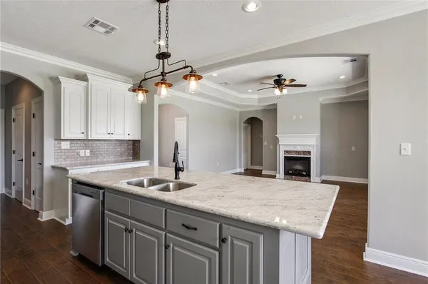 InteriorPhoto for House Plan #302081